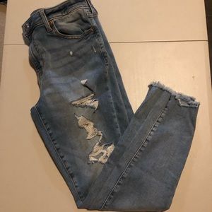 AEO distressed jegging crop